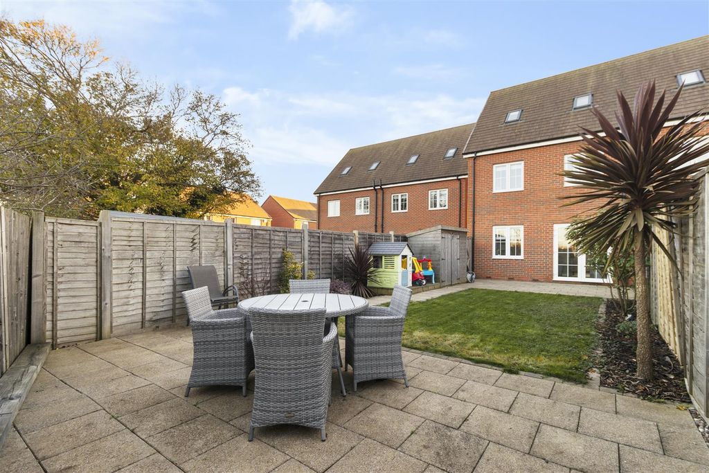 Property photo 2 of 28 Rear Garden