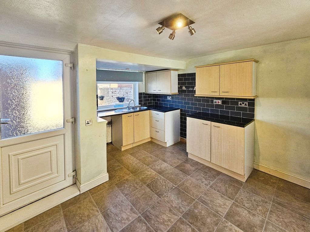 Property photo 3 of 9 Photo 7