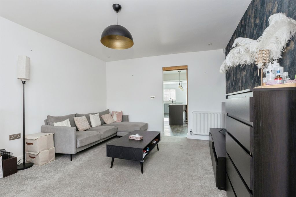 Property photo 2 of 20