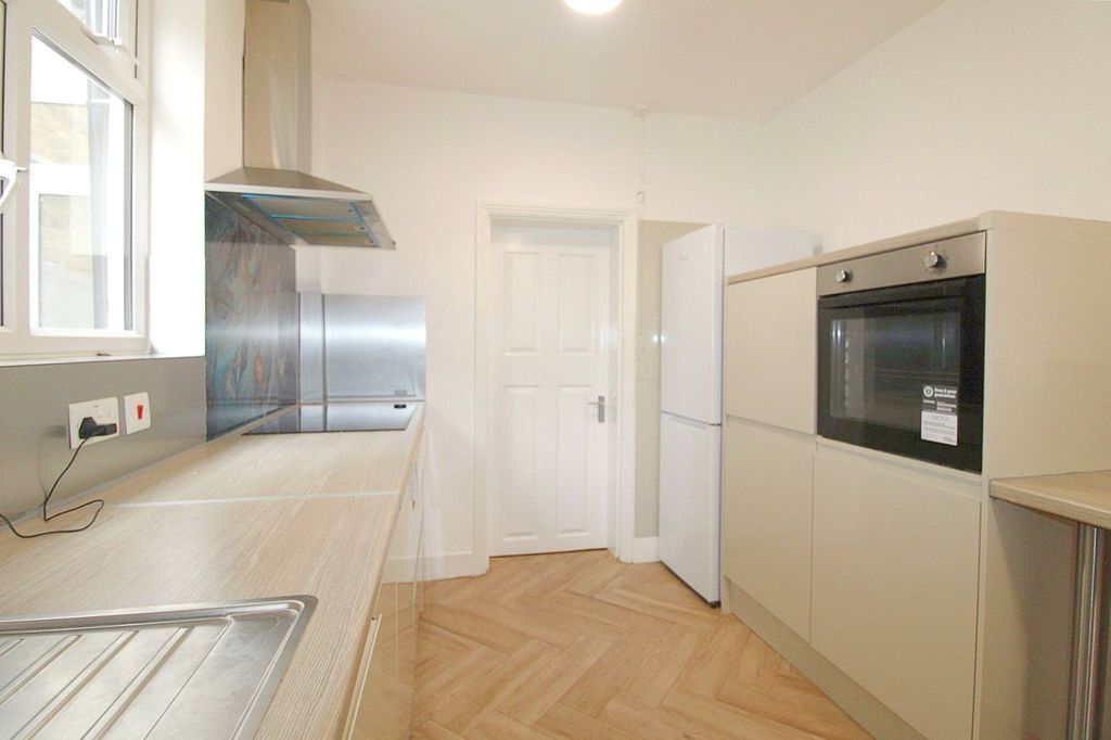 Property photo 2 of 15 Picture No. 30