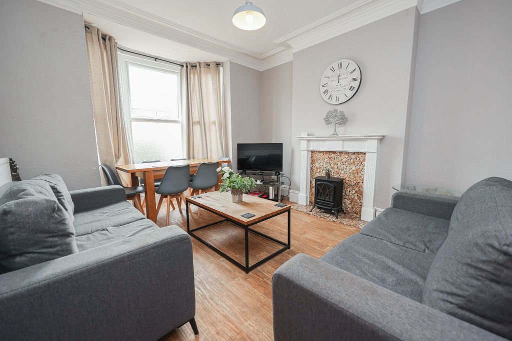 Property photo 2 of 23 4362943