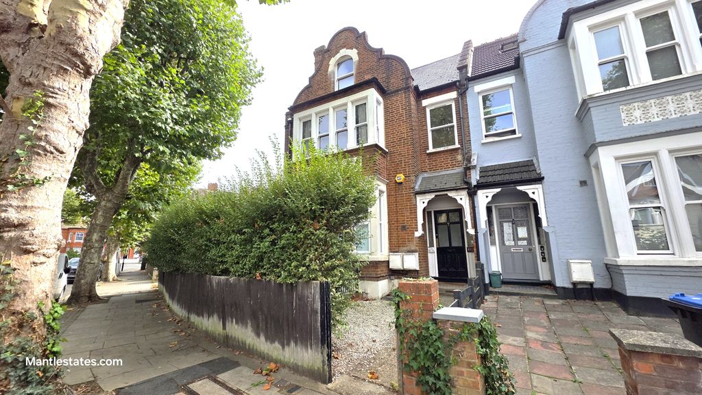 Property photo 1 of 13 4 Bed Flat To Rent Blenheim Gardens, London Nw2