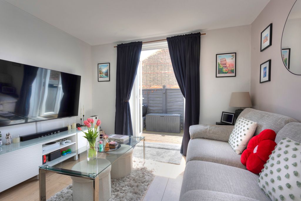 Property photo 3 of 17 Scf143Hv1009