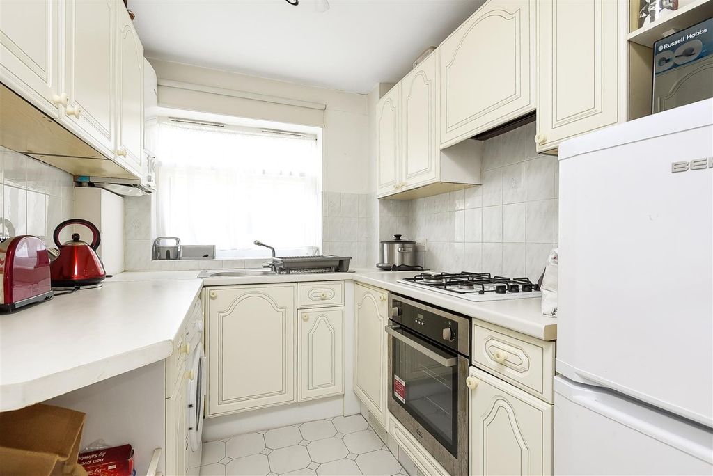 Property photo 3 of 7 4696613