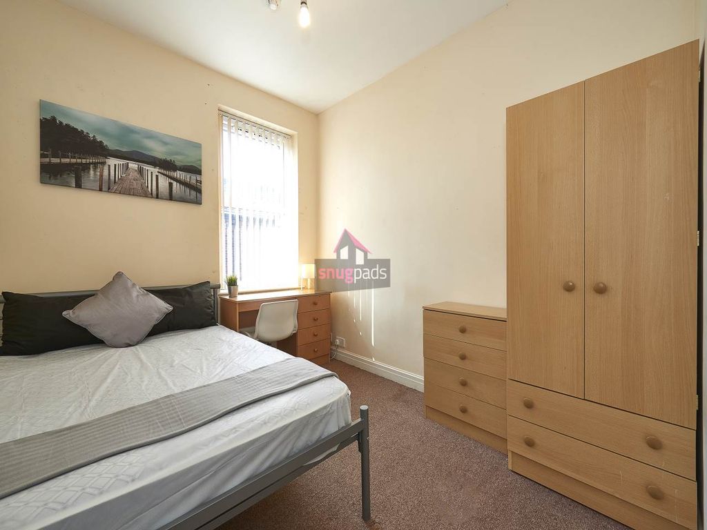 Property photo 3 of 11 5