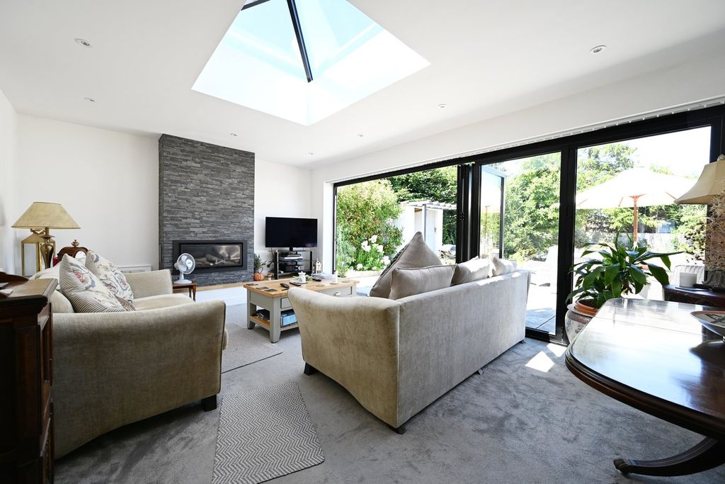 Property photo 3 of 16