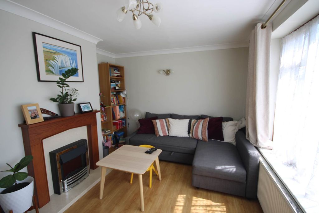 Property photo 2 of 9