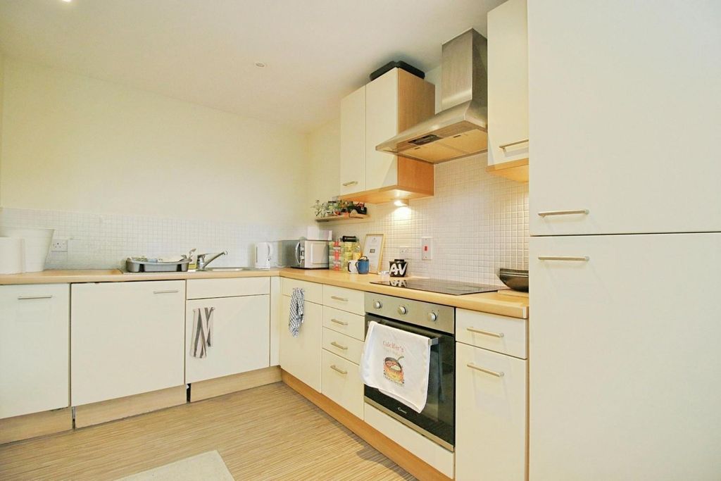 Property photo 3 of 13 Kitchen Area