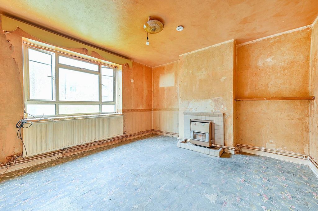 Property photo 1 of 2