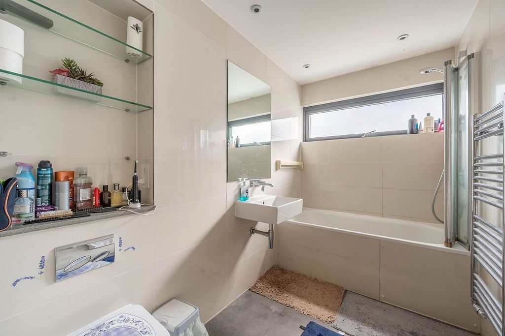 Additional image 12 of 3 bed flat for saleEdgwarebury Lane, Edgware HA8