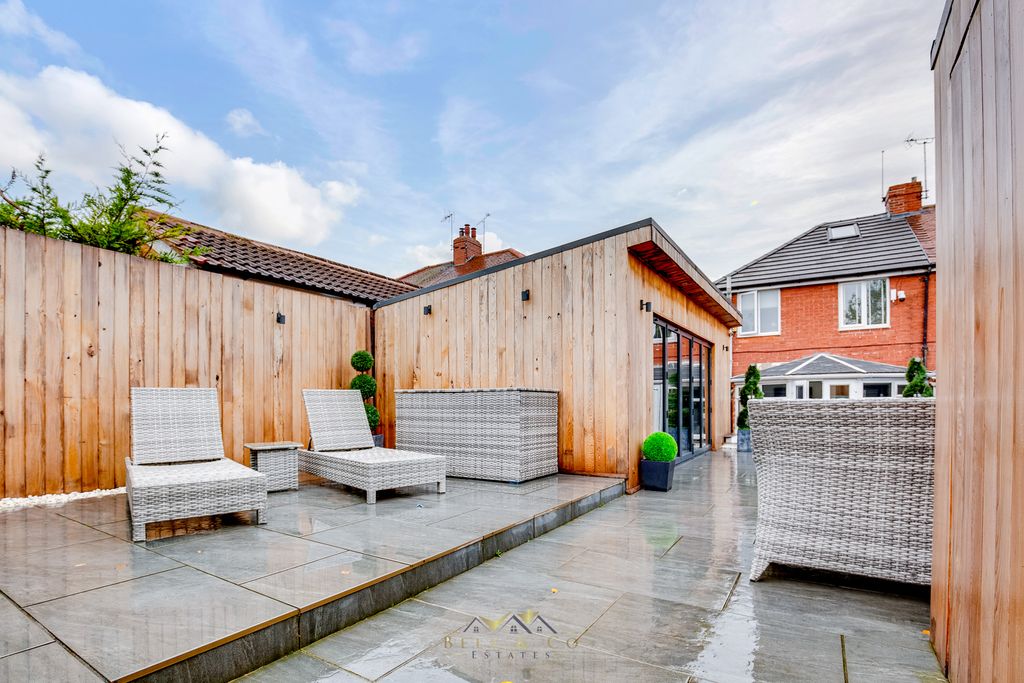 Property photo 2 of 39 Back Garden 1.3