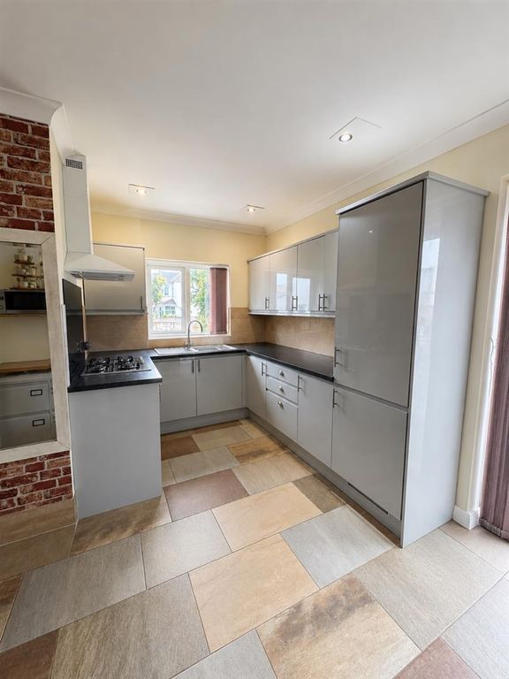 Property photo 1 of 13 Kitchen / Dining Room