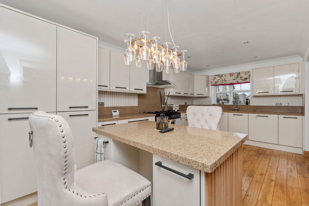 Property photo 3 of 41