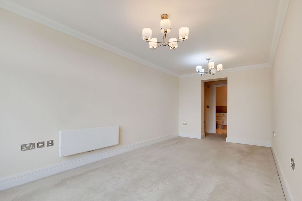 Additional image 10 of 3 bed flat for saleBridge Road, Hampton Court, East Molesey KT8