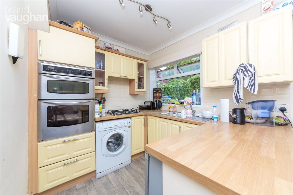 Property photo 1 of 8 Kitchen