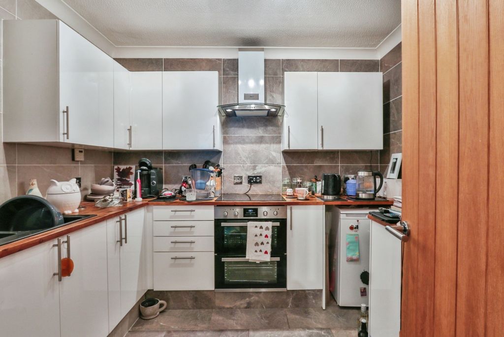 Property photo 3 of 17 Photo