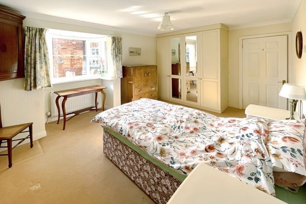 Property photo 3 of 13 Bedroom