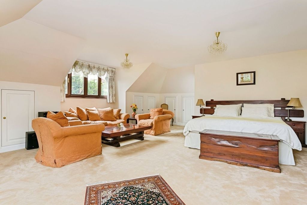 Property photo 3 of 32