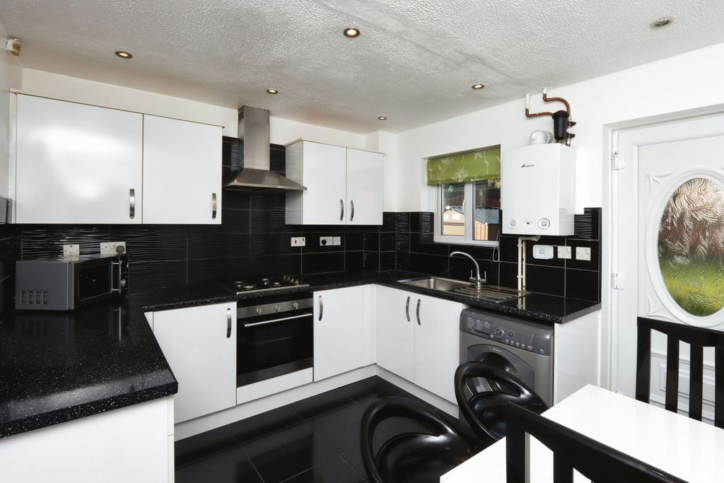 Property photo 3 of 17 Photography