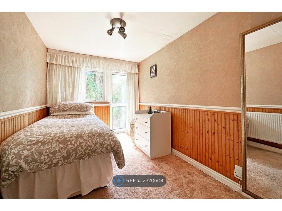 Property photo 3 of 8 Room