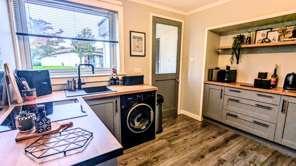 Property photo 3 of 19 1000032478