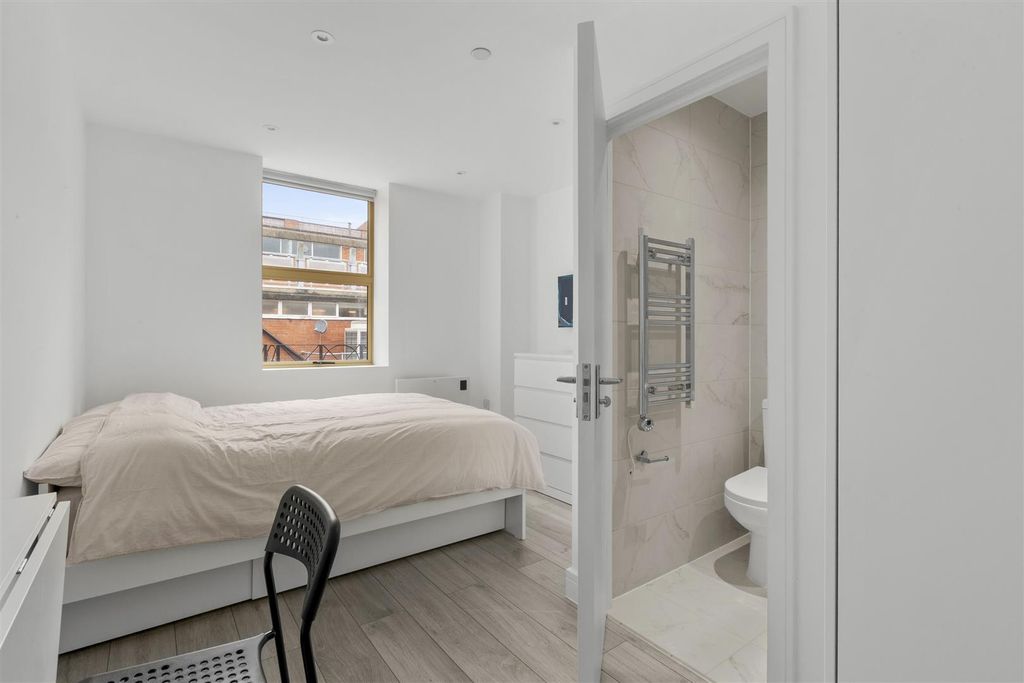 Property photo 1 of 5 Bedroom