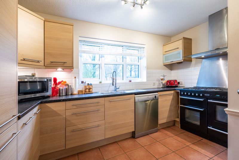 Property photo 3 of 17 Kitchen/Breakfast Room