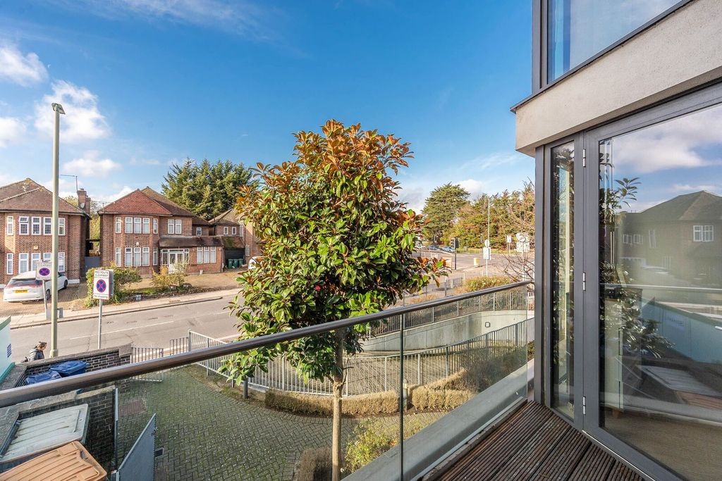 Additional image 10 of 3 bed flat for saleEdgwarebury Lane, Edgware HA8