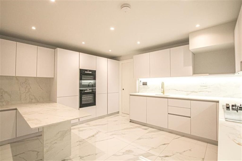 Property photo 1 of 10 (Main)