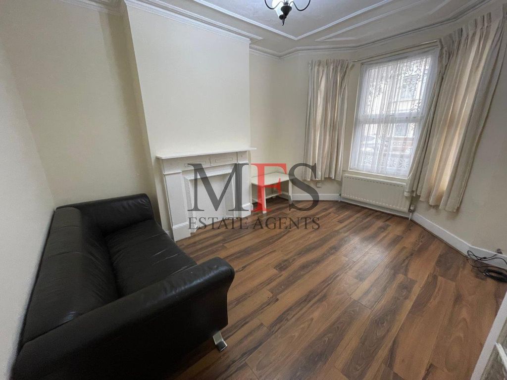 Property photo 1 of 16 Photo 11