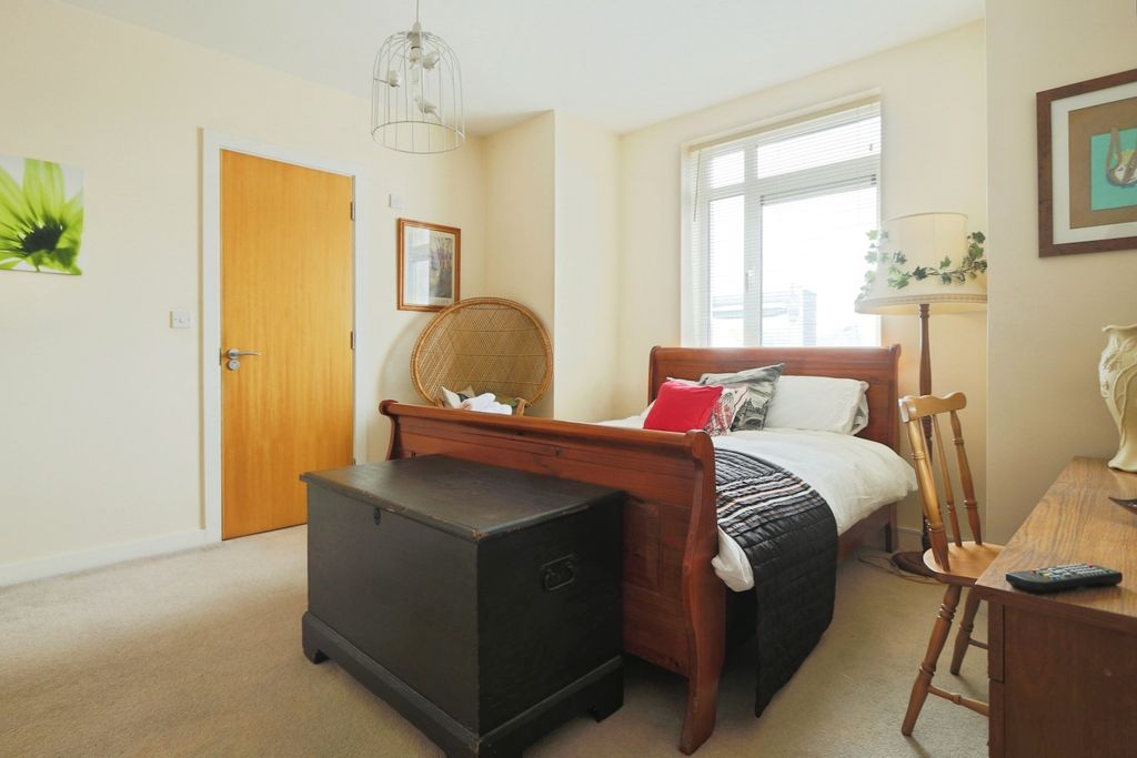 Property photo 3 of 13 3903447