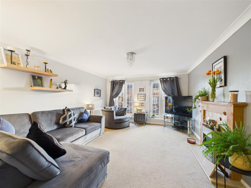 Property photo 3 of 11 Cam03303G0-Pr0292-Still011.Jpg