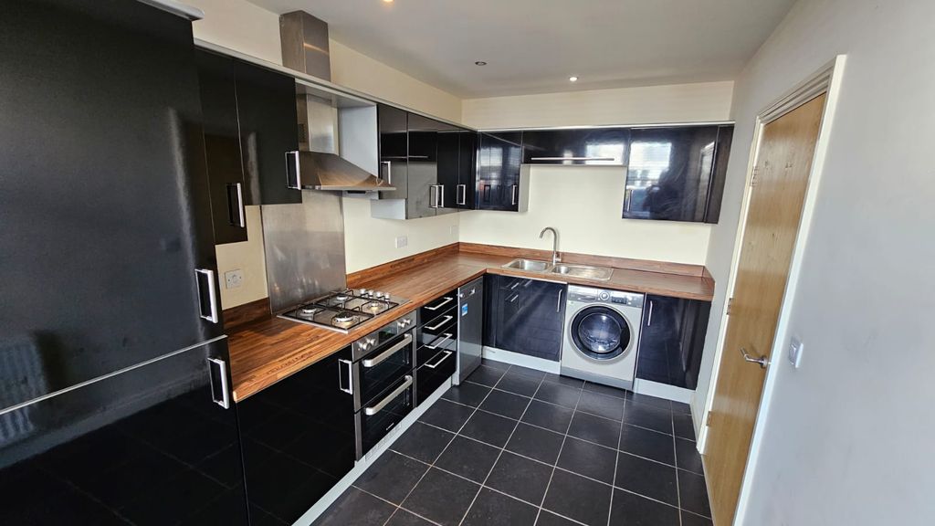 Property photo 2 of 19 Kitchen