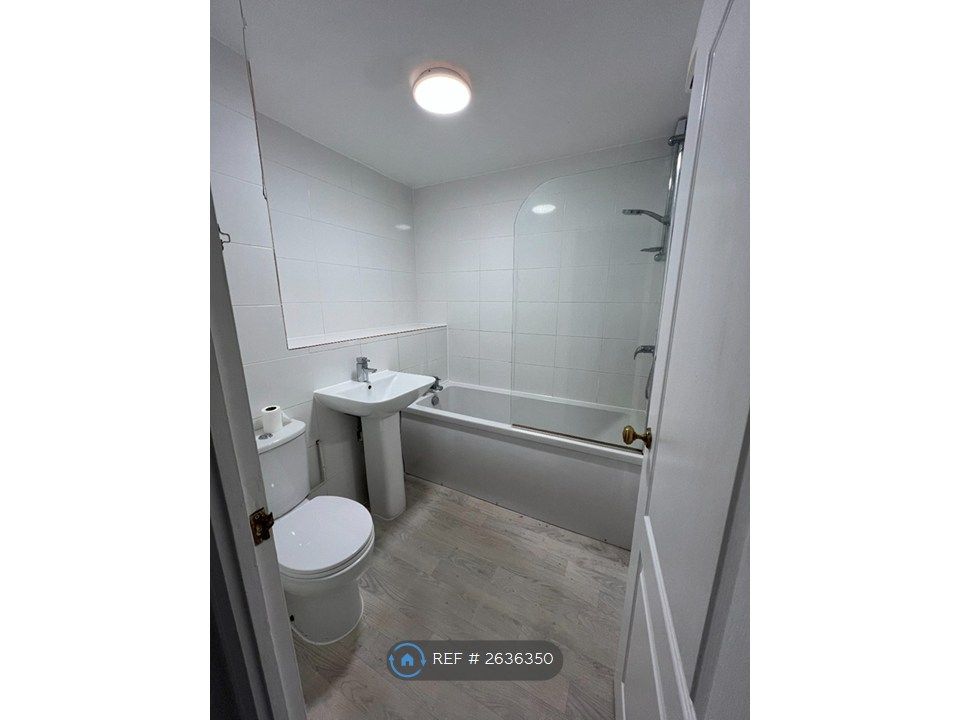Property photo 3 of 14 Bathroom