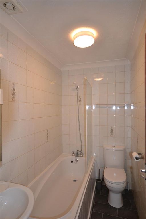 Property photo 1 of 8 Bathroom