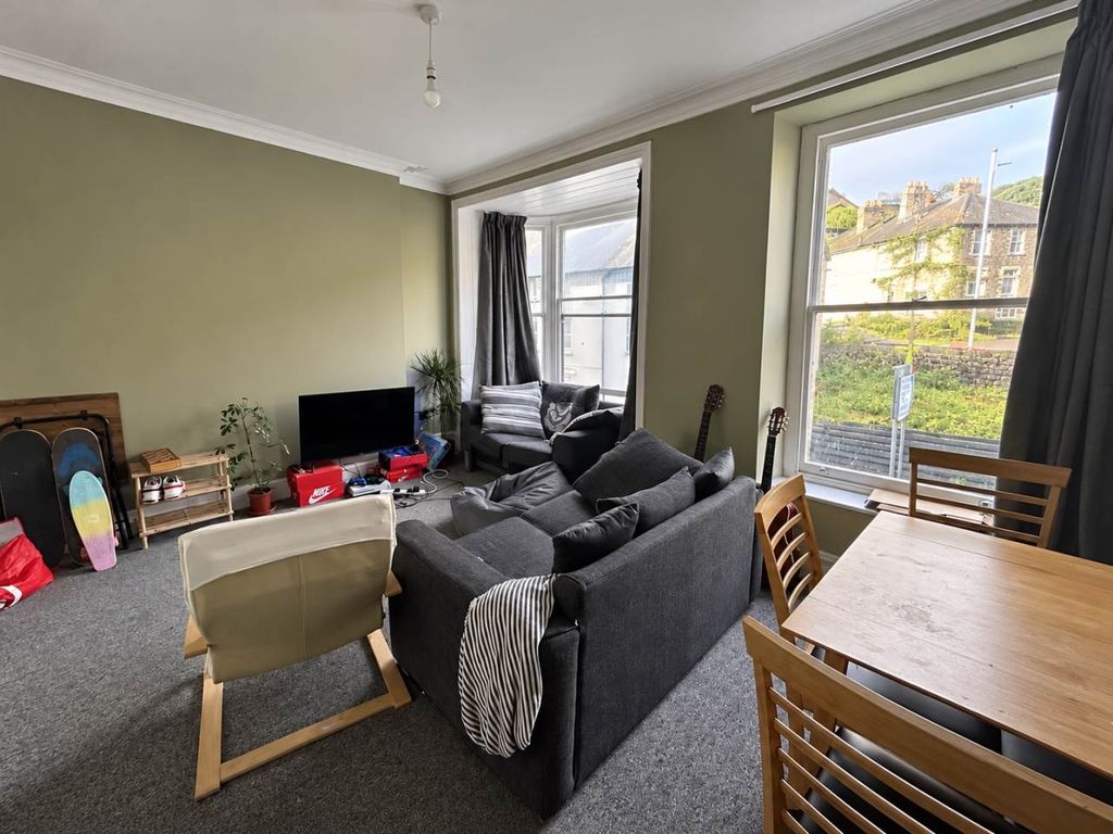 Property photo 3 of 10 3