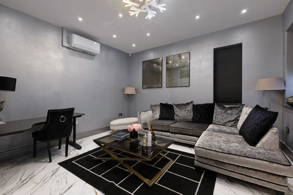 Additional image 18 of 5 bed detached house to rentWaggon Road, Barnet EN4