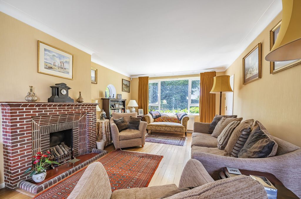 Property photo 3 of 31