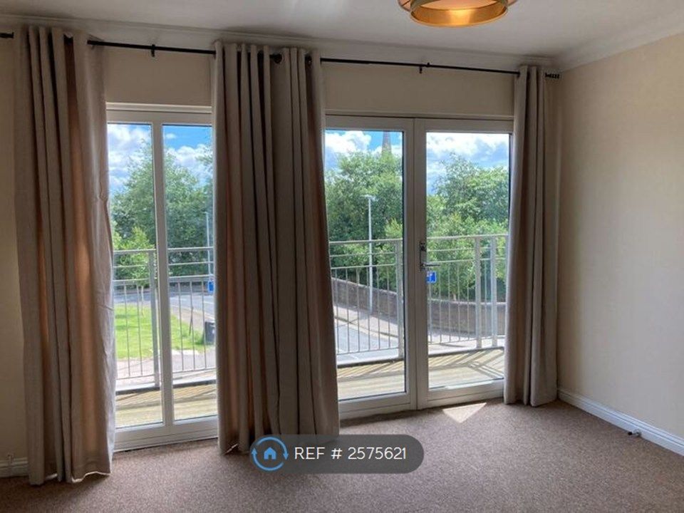 Property photo 2 of 27