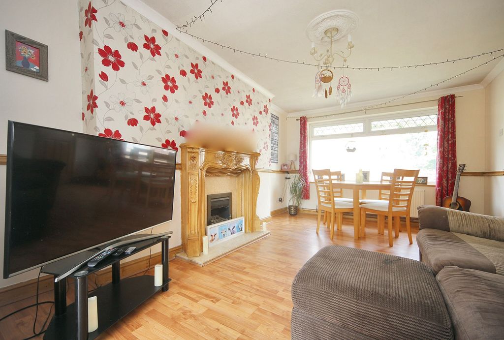 Property photo 3 of 27