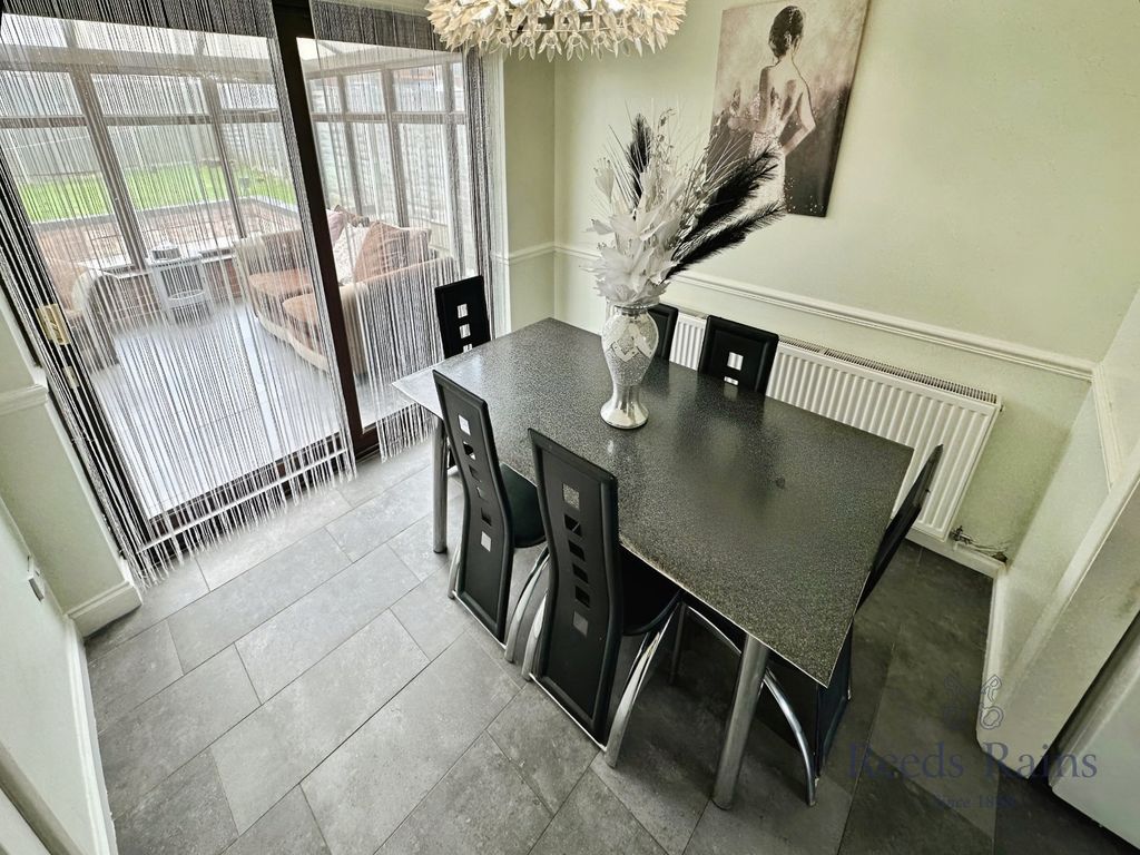 Property photo 3 of 20 Dining Room