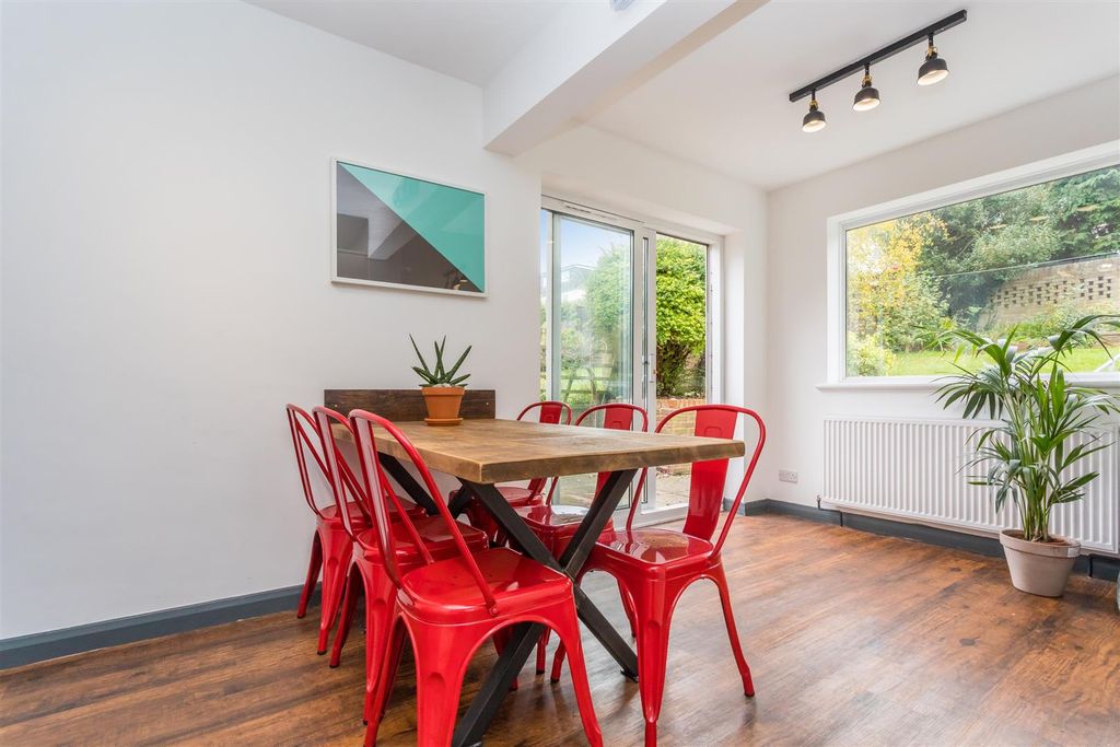 Property photo 3 of 18 Living Room