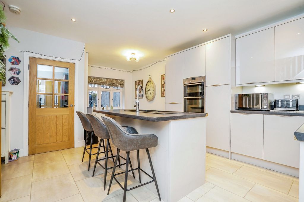 Property photo 2 of 15 Kitchen/Dining Room