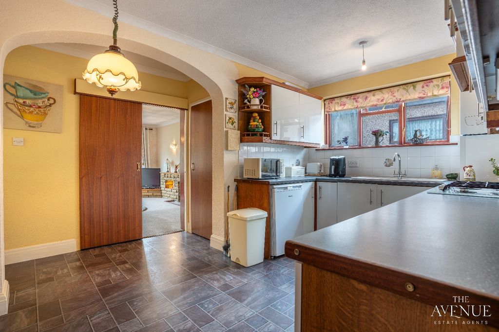 Property photo 2 of 19 5270385
