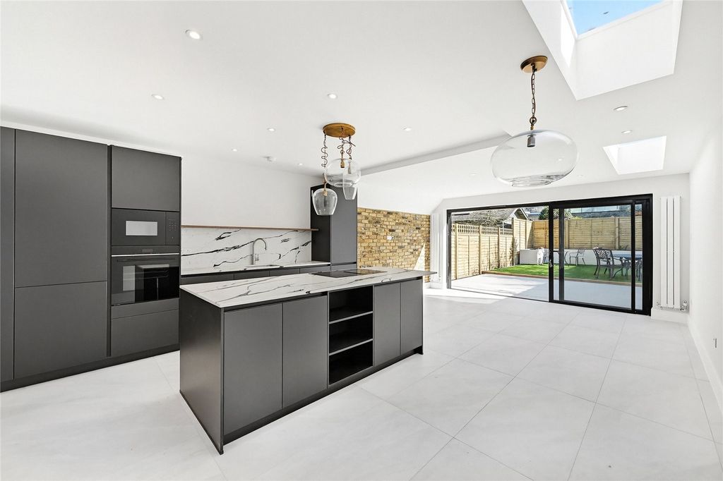 Property photo 1 of 14 Kitchen/Reception