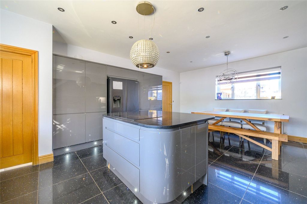 Property photo 3 of 40 Picture No. 31