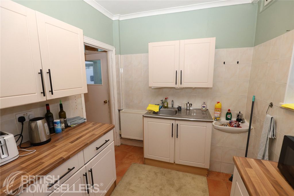 Property photo 2 of 21 Picture No. 13