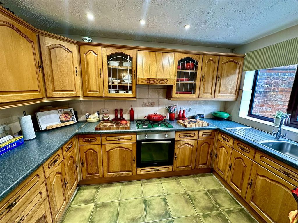 Property photo 2 of 16 Kitchen