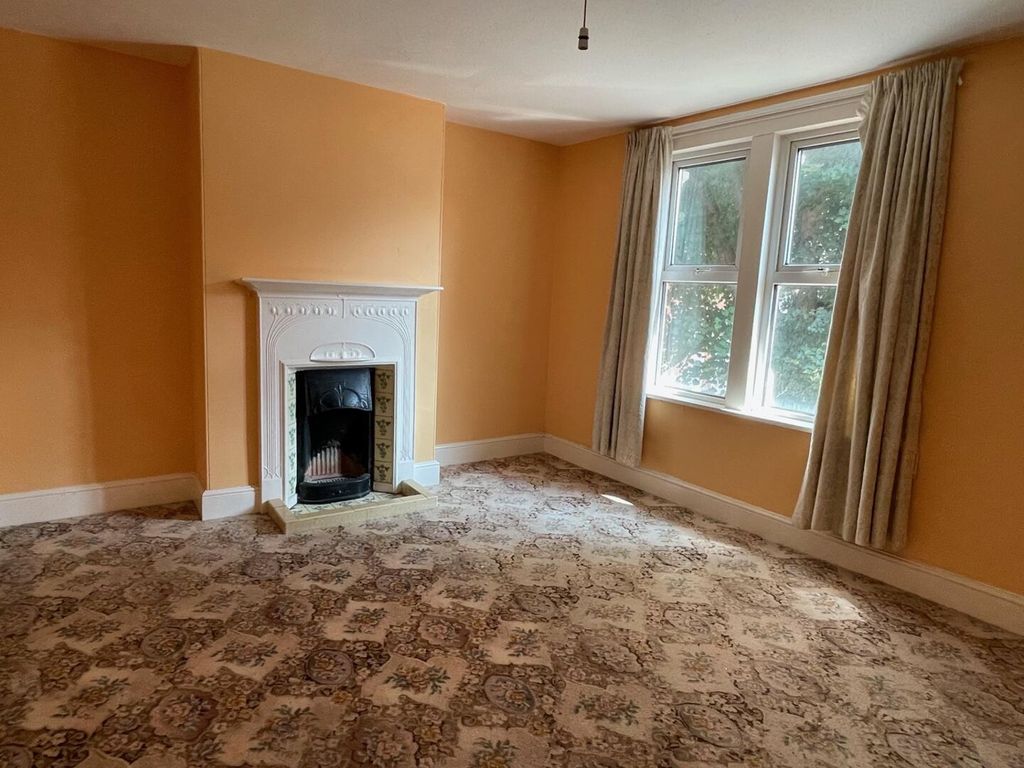 Property photo 3 of 24 Living Room