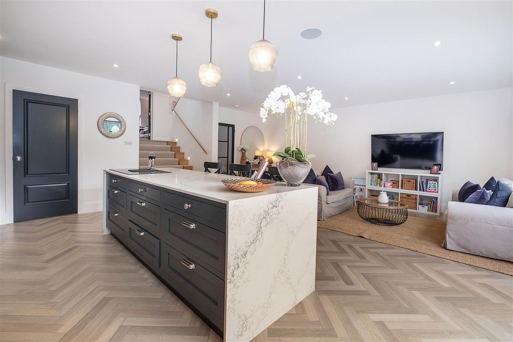 Property photo 3 of 49 13A-Kings-Drive-0045 Copy.Jpg